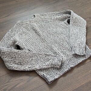 Round neck sweater